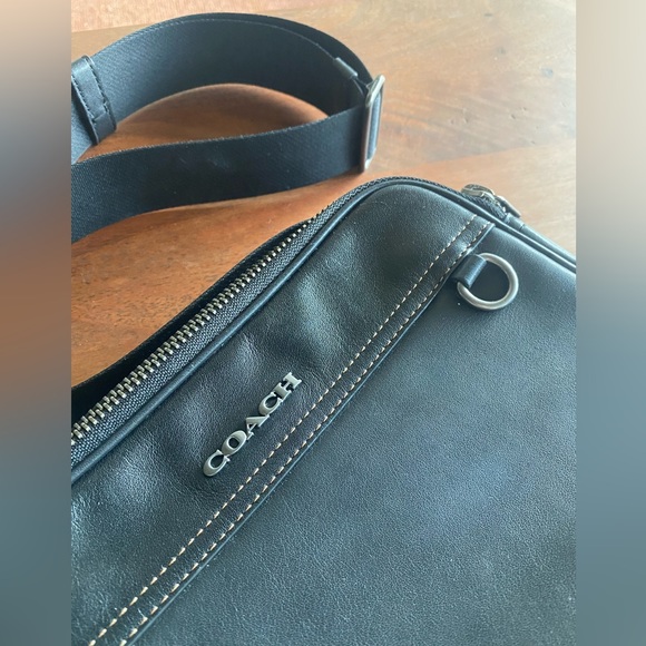 Coach crossover leather bag - like new - Picture 2 of 5